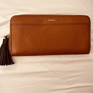 Women’s FOSSIL leather wallet EUC